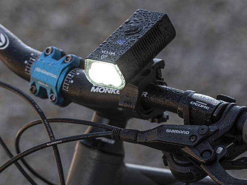 Jakie oświetlenie do roweru wybrać? Dlaczego nie warto na nim oszczędzać?